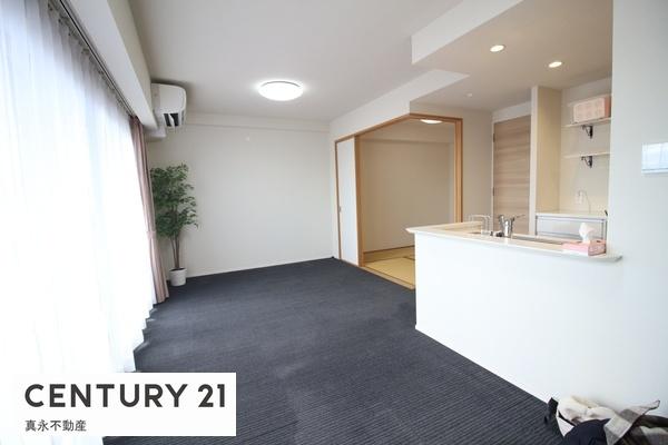 ���r���O -