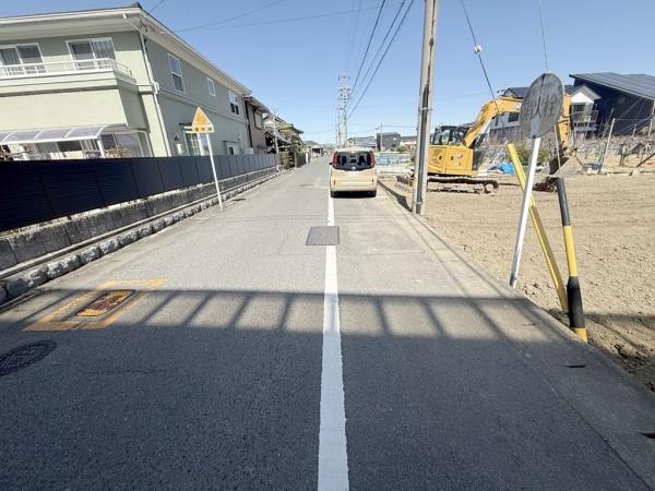 �O�ʓ��H�܂ތ��n�ʐ^ -