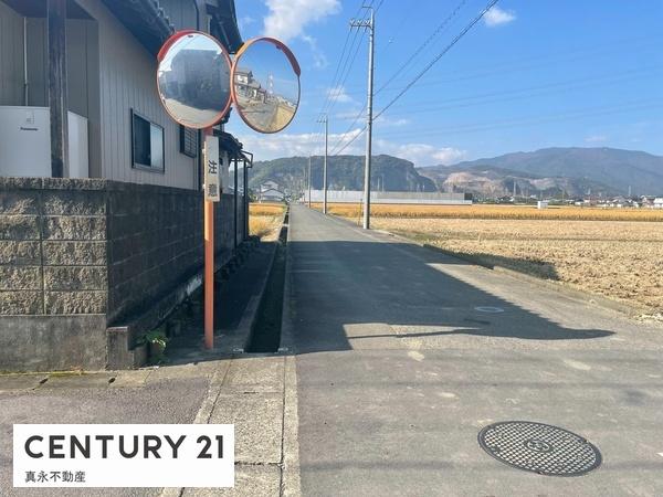 �O�ʓ��H�܂ތ��n�ʐ^ -