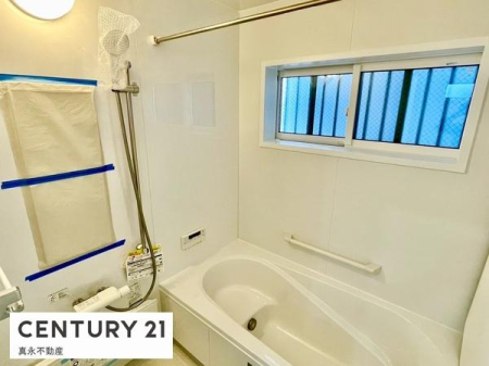  LCłqƈꏏɃoX^CIL΂ēM̂ŁA̔܂B