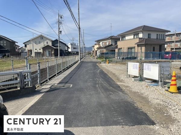 �O�ʓ��H�܂ތ��n�ʐ^ -