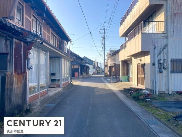 �O�ʓ��H�܂ތ��n�ʐ^ -