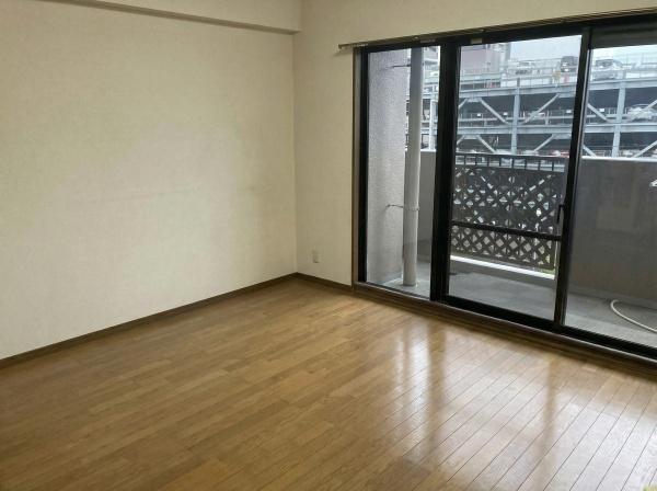 ���r���O -