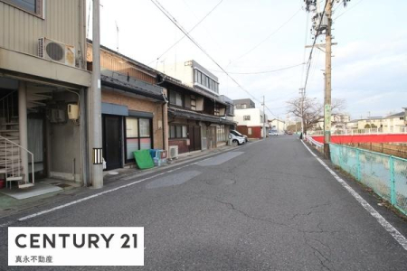 �O�ʓ��H�܂ތ��n�ʐ^ -