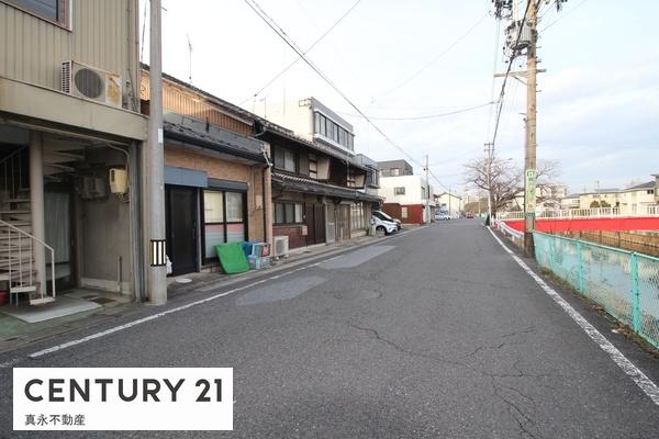 �O�ʓ��H�܂ތ��n�ʐ^ -