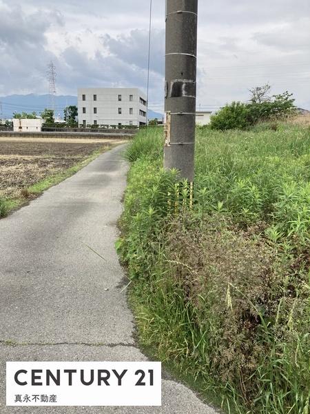 �O�ʓ��H�܂ތ��n�ʐ^ -