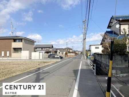 �O�ʓ��H�܂ތ��n�ʐ^ -