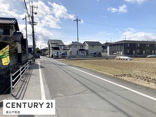 �O�ʓ��H�܂ތ��n�ʐ^ -