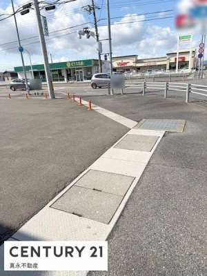 �O�ʓ��H�܂ތ��n�ʐ^ -