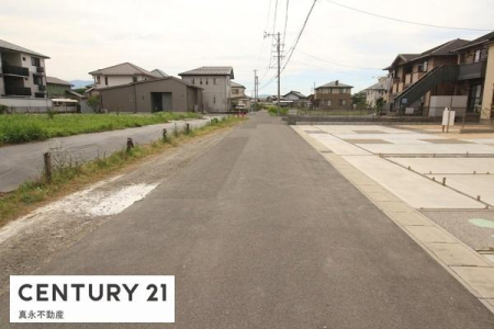 �O�ʓ��H�܂ތ��n�ʐ^ -